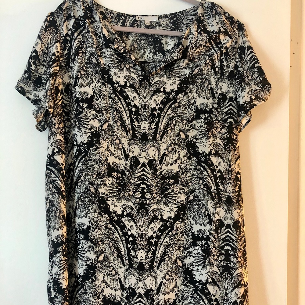 Black and Cream V-Neck Shift Dress (Nordstrom)